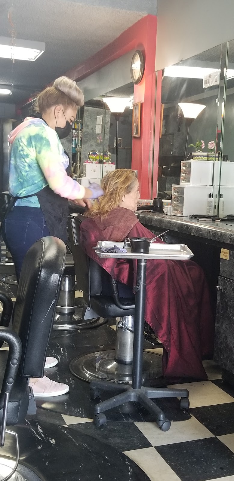 Strand's Beauty Salon
