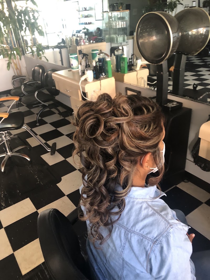 La Moda Beauty Salon