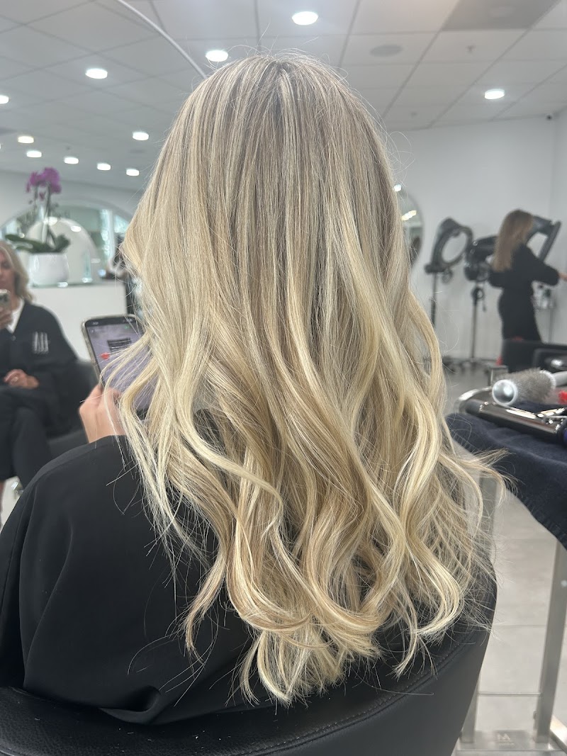 ELA Salon