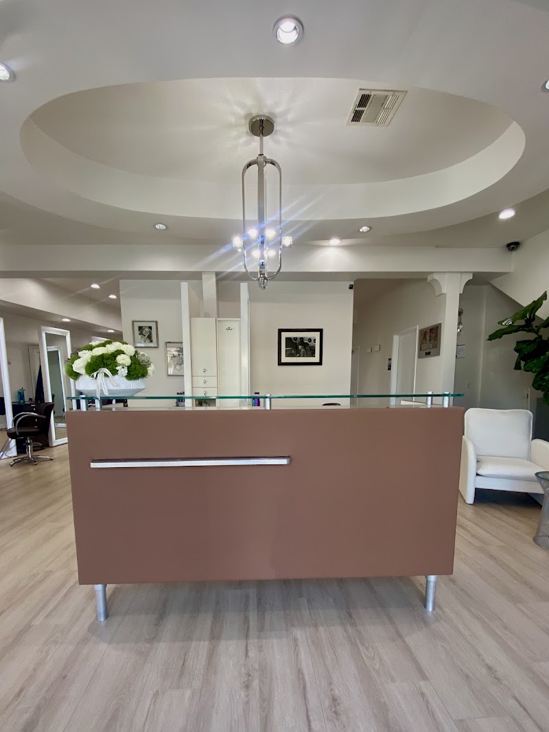Art Loris Salon
