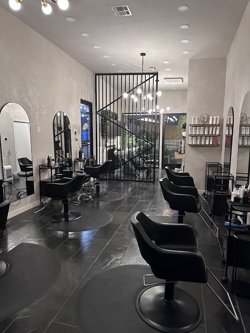 LuXcy hair studio