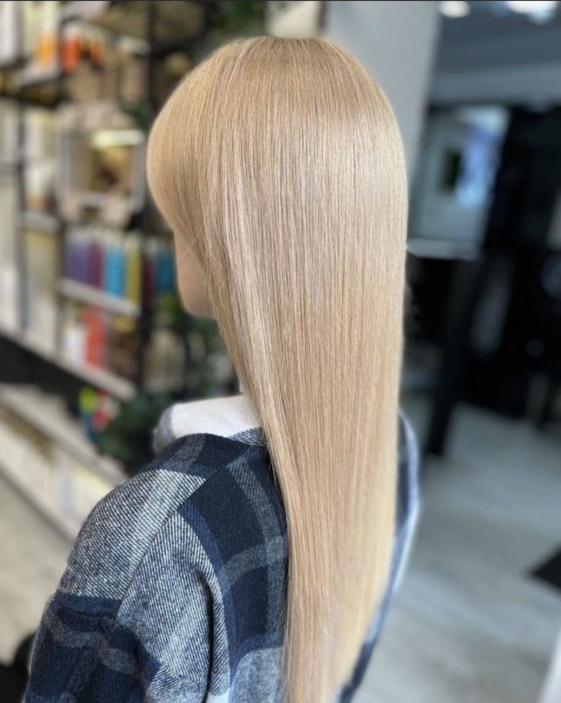 Bliss Natural Balayage H﻿a﻿i﻿r Salon